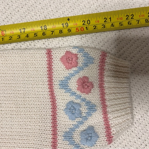 Floral Knit Cardigan Women's Size Small Cream Pastels Grandma Teacher Day Care - Picture 7 of 8